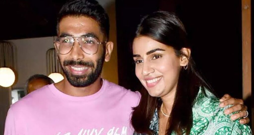 Jasprit Bumrah जबरदस्त गेंदबाज होने के साथ ही करोडो रुपय की लग्जरी कार के सौकीन, पत्नी भी है काफी खूबसूरत।