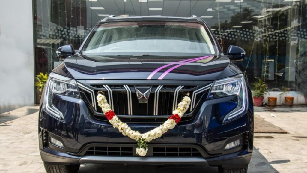 Innova से बेहतर साबित हुई Mahindra XUV 700, मिलता जबरदस्त इंजन के माइलेज भी।