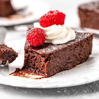 10 BEST GLUTEN FREE CAKE RECIPES